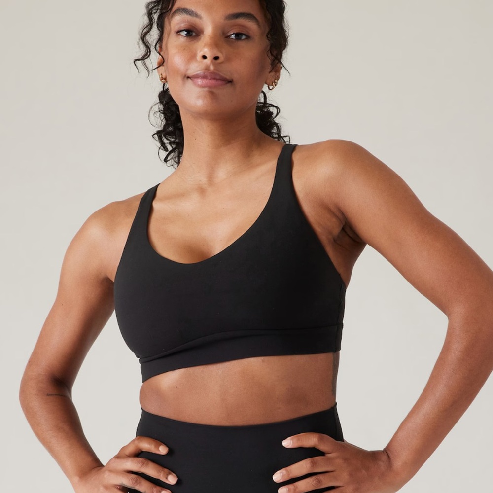 Athleta Solace Sports Bra in Back Size S
